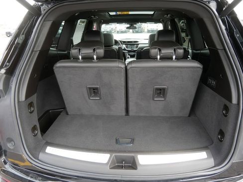 Used 2025 Cadillac XT6 Sport image 9