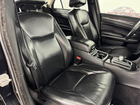 Used 2016 Chrysler 300 Limited AWD/4WD image 33