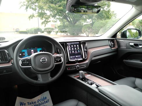 Used 2024 Volvo XC60 B5 Plus w/ Climate Package AWD/4WD image 9