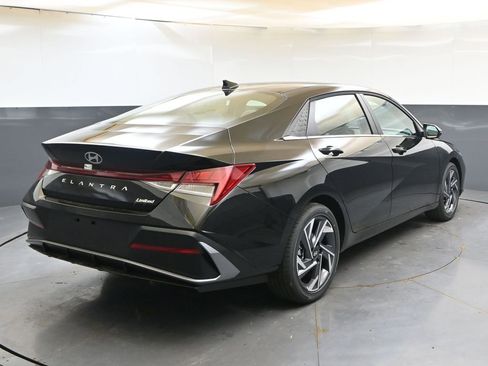 New 2026 Hyundai Elantra Limited FWD image 5