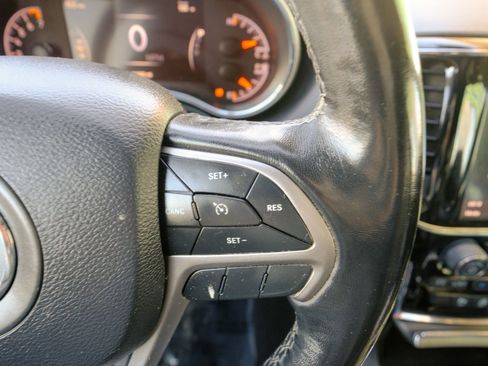 Used 2020 Jeep Grand Cherokee Limited image 33