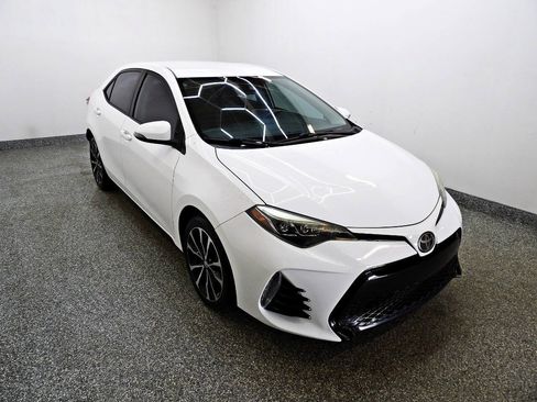 Used 2018 Toyota Corolla SE FWD image 3