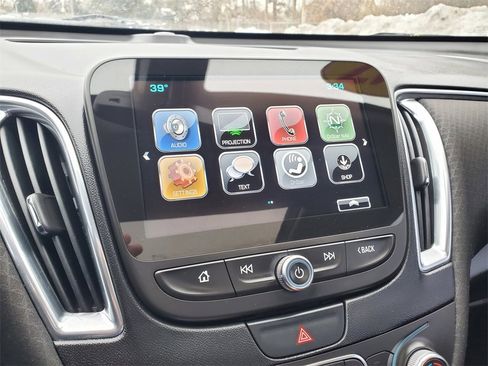 Used 2017 Chevrolet Malibu LT image 20