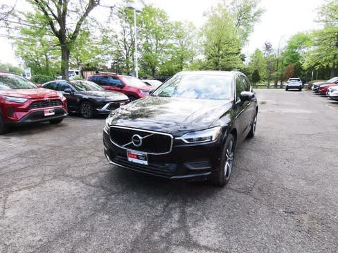Used 2019 Volvo XC60 T5 Momentum w/ Multimedia Package AWD/4WD image 1