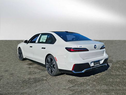 Used 2024 BMW i7 xDrive60 image 5