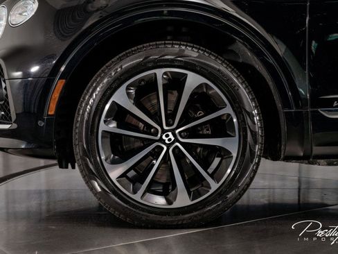 Used 2022 Bentley Bentayga image 11