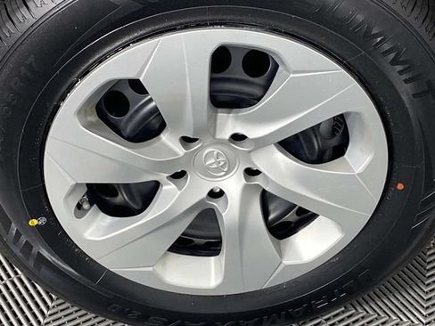 Used 2023 Toyota RAV4 LE AWD/4WD image 29