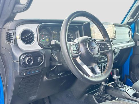 Used 2024 Jeep Wrangler Unlimited Sahara AWD/4WD image 9