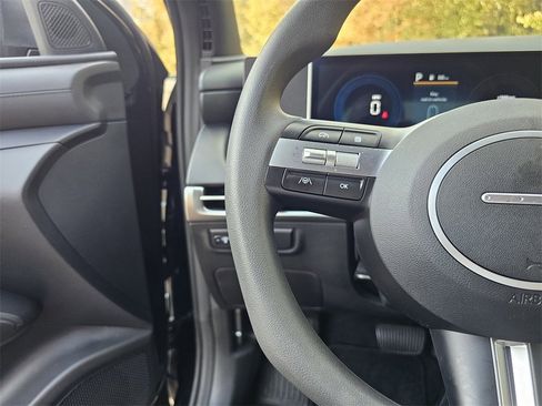 Certified 2025 Hyundai Santa Cruz SE image 22