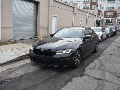Used 2023 BMW 540i w/ M Sport Package image 2