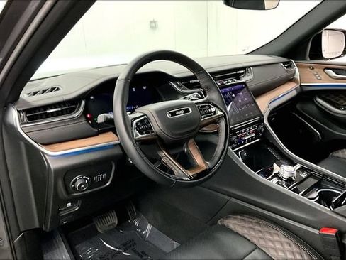Used 2025 Jeep Grand Cherokee Summit AWD/4WD image 16