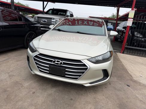 Used 2017 Hyundai Elantra SE FWD image 13