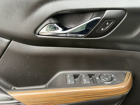 Used 2018 GMC Acadia SLE FWD image 23
