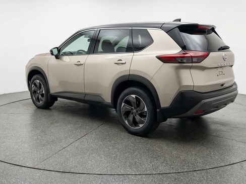 Used 2025 Nissan Rogue SV image 6