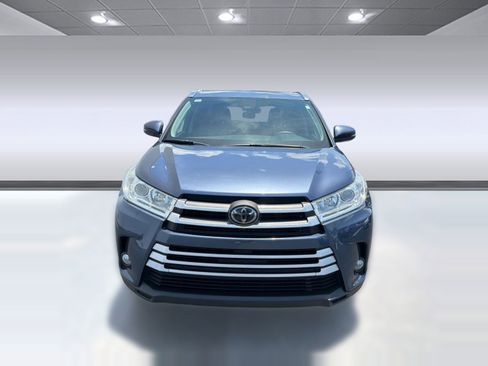 Used 2018 Toyota Highlander XLE FWD image 6
