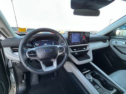 Used 2025 Ford Explorer Active w/ Active Comfort Package image 22