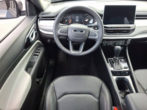 Used 2024 Jeep Compass Limited image 11