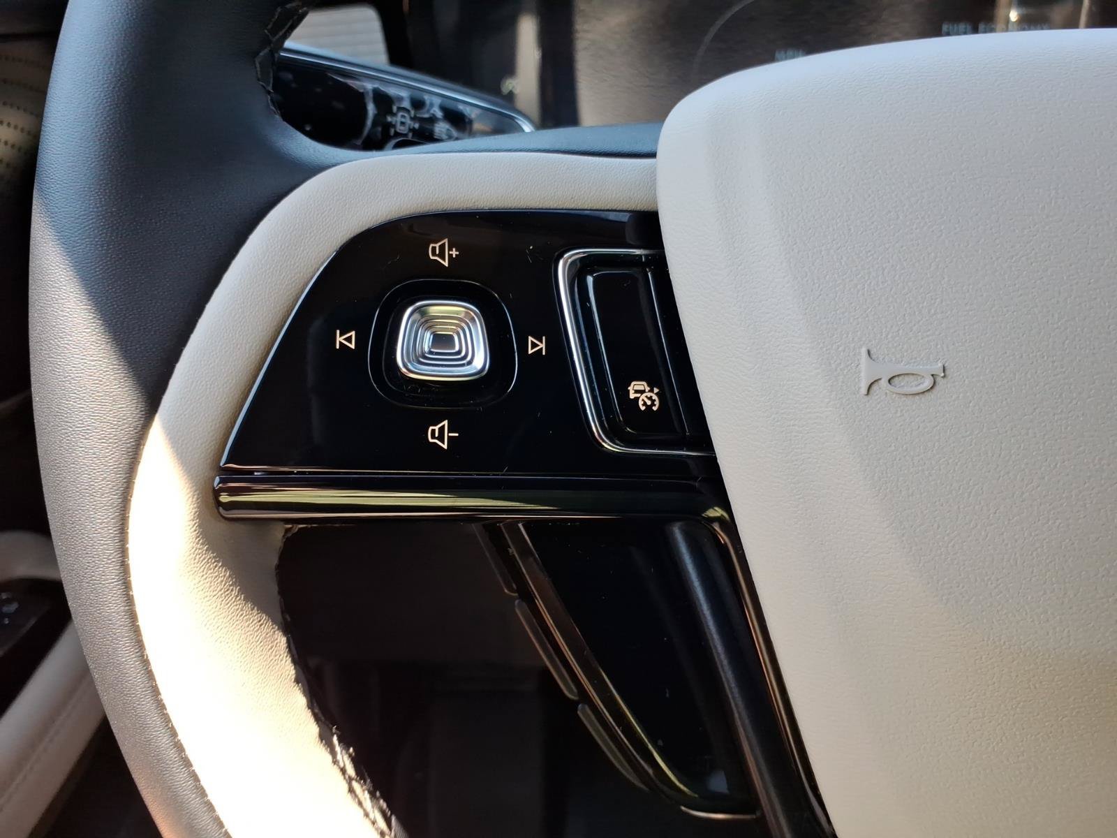 Used 2025 Lincoln Corsair AWD image 15