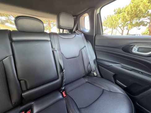 Used 2025 Jeep Compass Trailhawk image 33