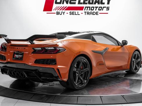 Used 2023 Chevrolet Corvette Z06 w/ Z07 Performance Package RWD image 11