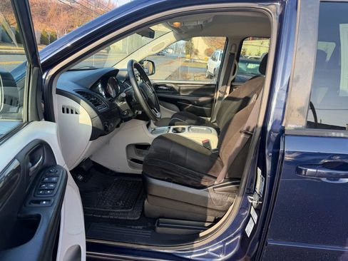Used 2013 Dodge Grand Caravan SXT image 23