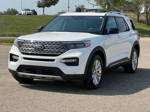 Used 2021 Ford Explorer Limited w/ Equipment Group 301A AWD/4WD image 44