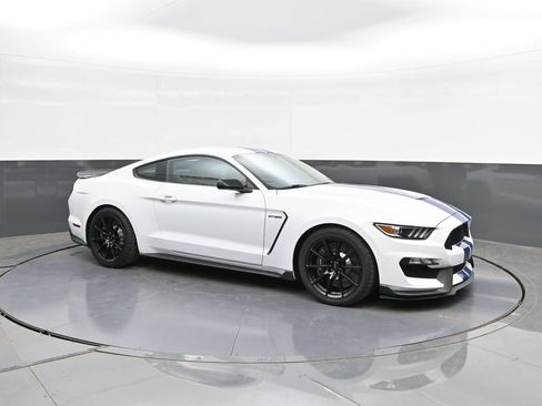 Used 2017 Ford Mustang Shelby GT350 RWD image 16
