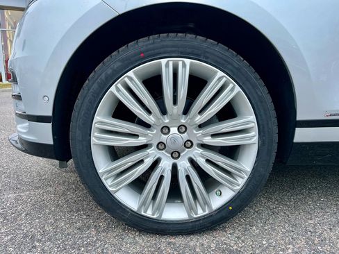 Used 2018 Land Rover Range Rover Velar R-Dynamic HSE image 13