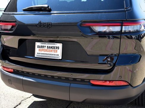 New 2025 Jeep Grand Cherokee L Altitude image 10