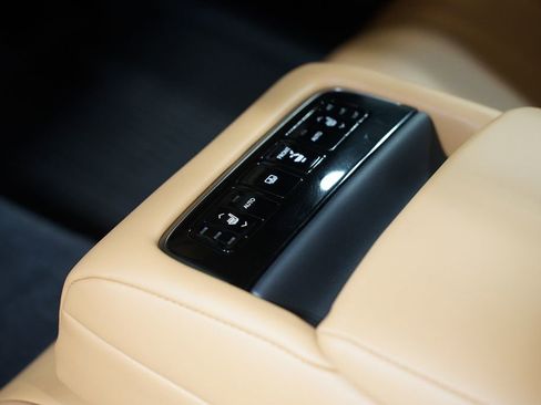 Used 2024 Lexus LS 500 w/ Interior Upgrade Package RWD image 32