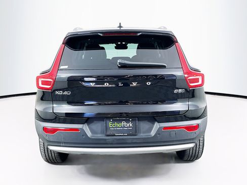 Used 2025 Volvo XC40 B5 Plus image 7