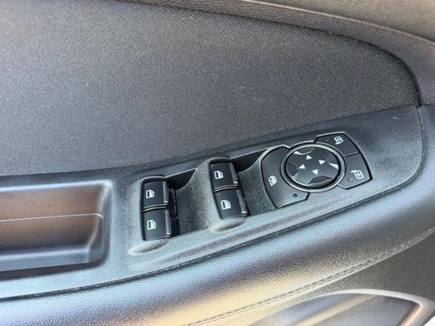 Used 2019 Ford Edge SE FWD image 18