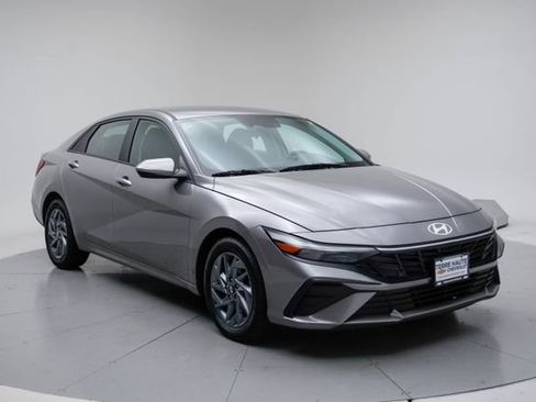 Used 2024 Hyundai Elantra SEL FWD image 9