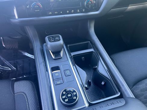 Used 2025 Nissan Pathfinder SV AWD/4WD image 43