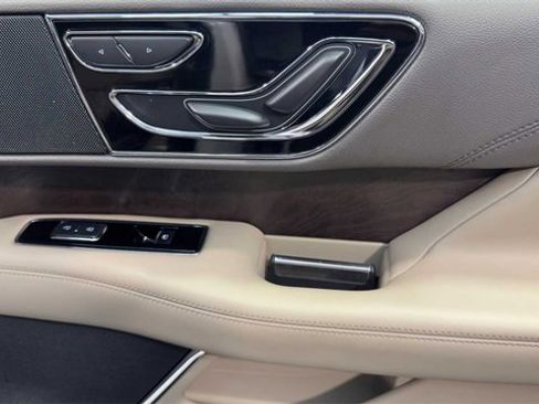 Used 2024 Lincoln Navigator Premiere image 16