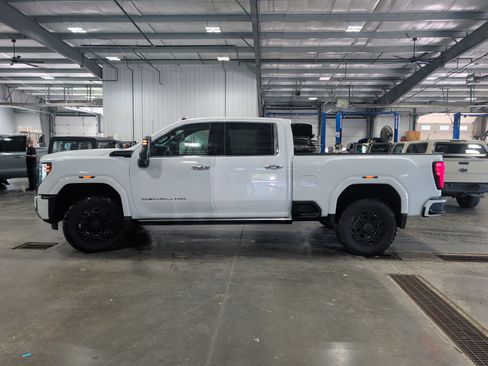 Used 2024 GMC Sierra 3500 Denali Ultimate AWD/4WD image 5