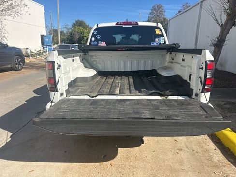 Used 2022 Nissan Frontier SV image 32