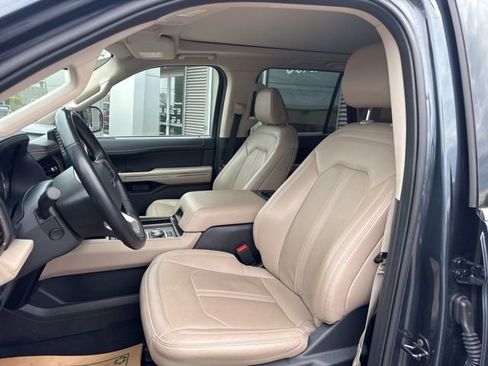 Used 2024 Ford Expedition Limited image 17