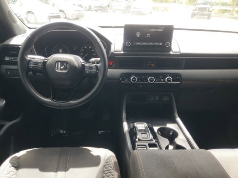 Used 2025 Honda Pilot Sport image 10