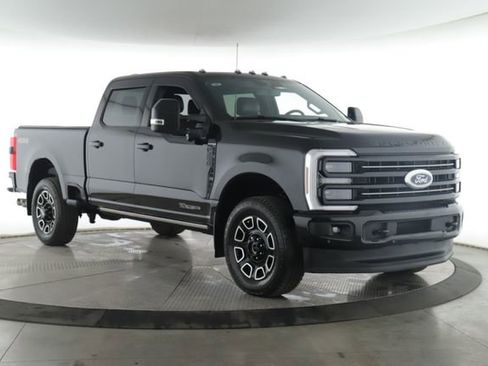 Used 2025 Ford F250 Platinum AWD/4WD image 2