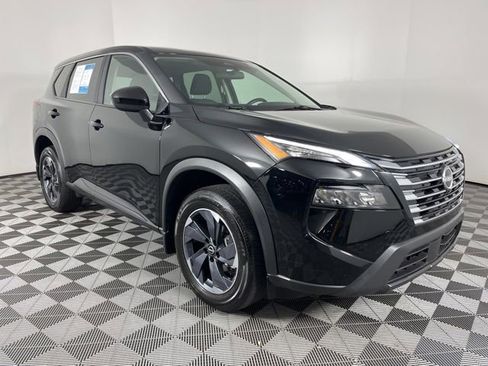 Used 2025 Nissan Rogue SV FWD image 3