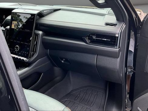 Used 2025 GMC Yukon XL AT4 AWD/4WD image 27