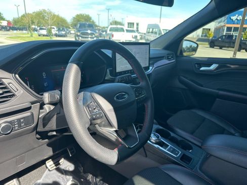 Used 2024 Ford Escape ST-Line w/ Tech Pack #1 AWD/4WD image 18