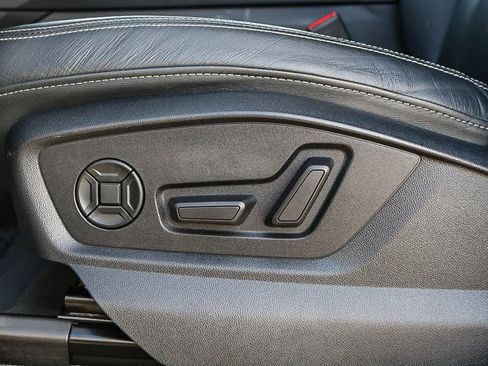 Used 2022 Audi Q8 Premium w/ Convenience Package image 30