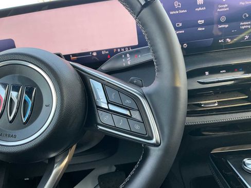 Used 2025 Buick Enclave Avenir image 11