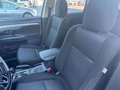 Used 2016 Mitsubishi Outlander FWD image 13