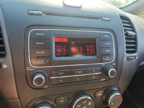 Used 2016 Kia Forte LX FWD image 19
