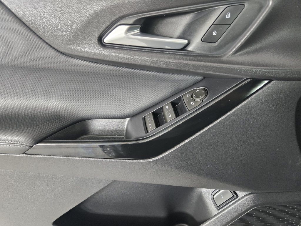 New 2026 Chevrolet Equinox LT w/ Convenience Package II FWD image 24