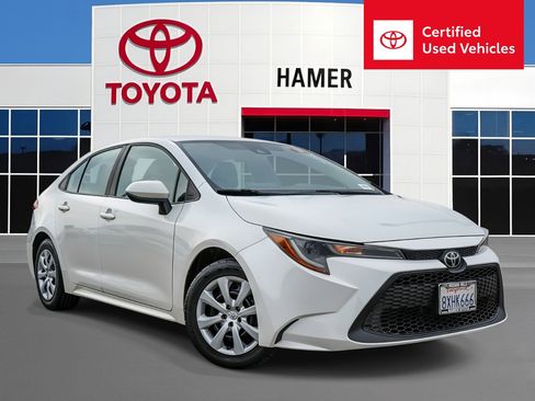 Certified 2021 Toyota Corolla LE image 1