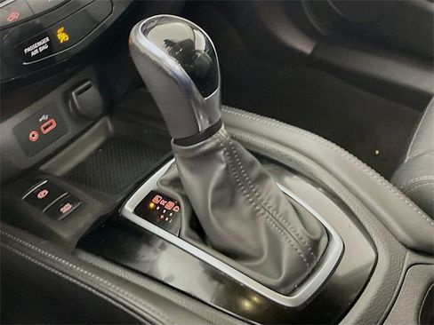 Used 2018 Nissan Rogue SL w/ Premium Package image 18